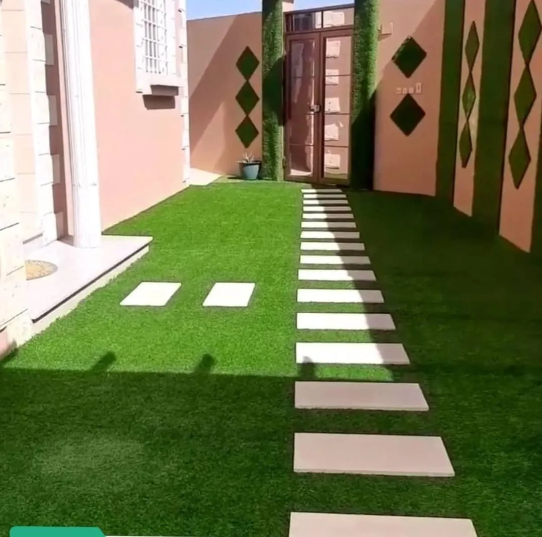 ملعب صغير مع عشب صناعي في جدة